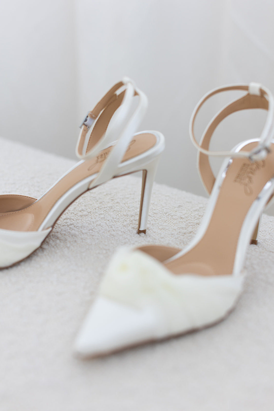 Federica - Pointed Toe Ankle Strap Pumps - Ivory